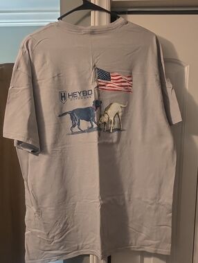 Heybo Outdoors Men's Short Sleeve T-Shirt in Light Gray with Flag & Dogs